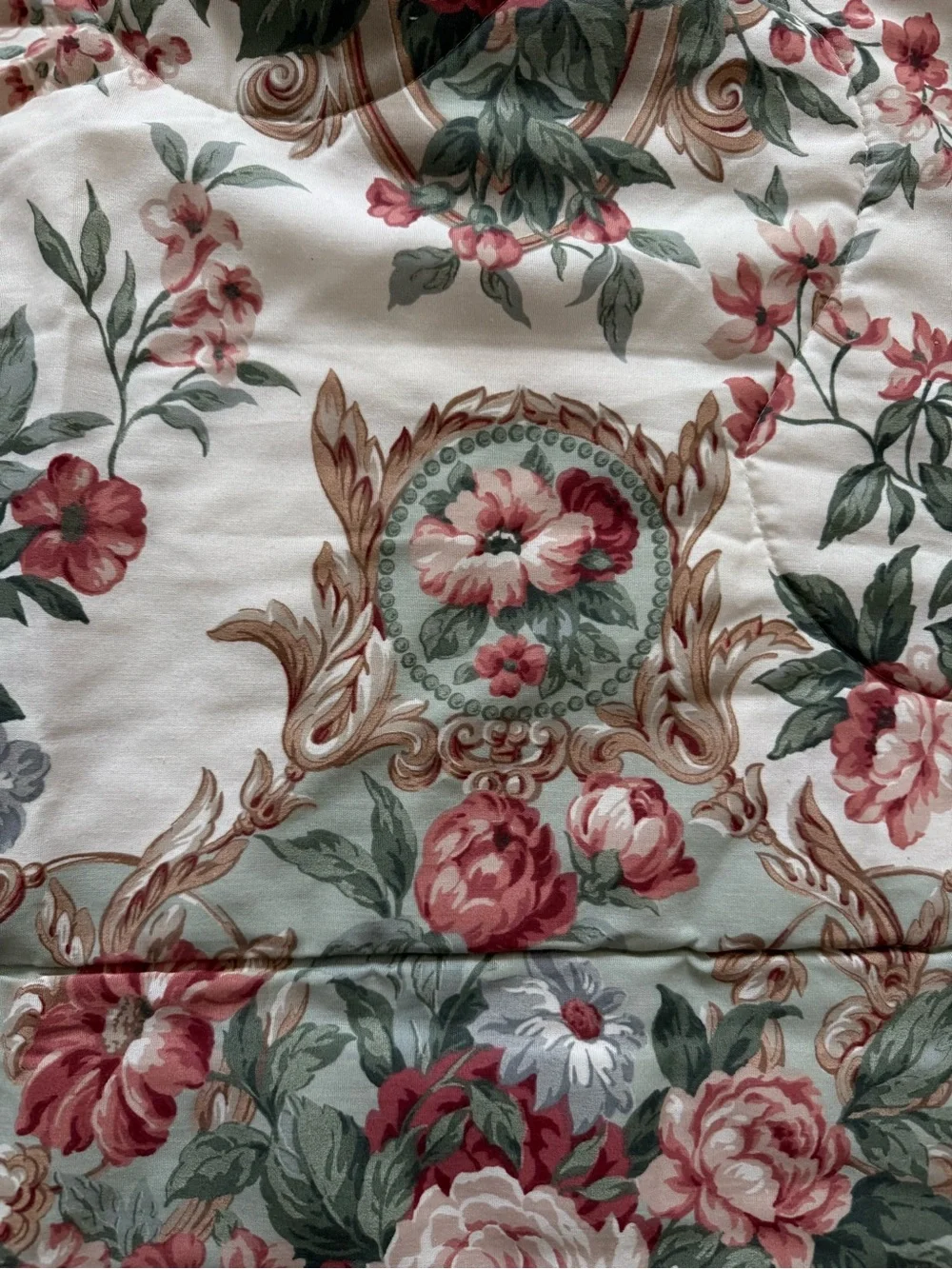 Vintage Floral Rose Print blanket quilt in Green and Rose full size comforter